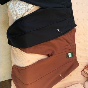 Nike Sweatpants Women’s XL (runs big)
